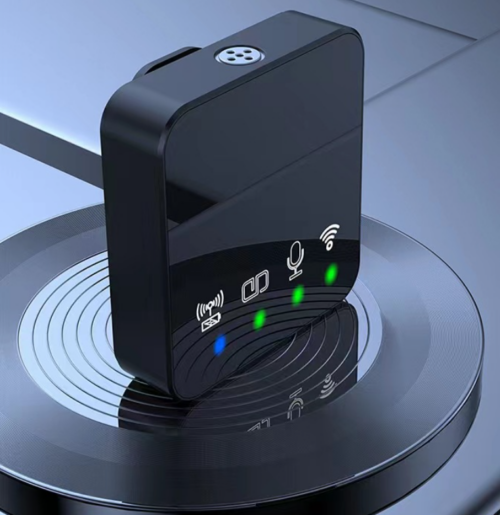Wireless lavalier microphone with Bluetooth accompaniment