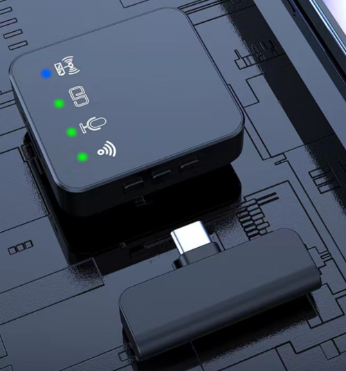 Wireless lavalier microphone with Bluetooth accompaniment
